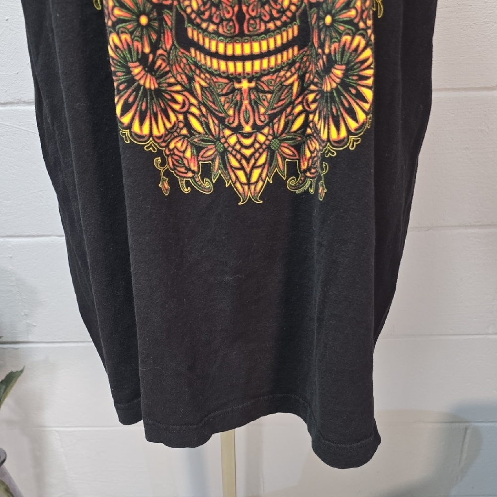Sublime Black Tee with Vibrant Skull Design - Picture 4 of 12